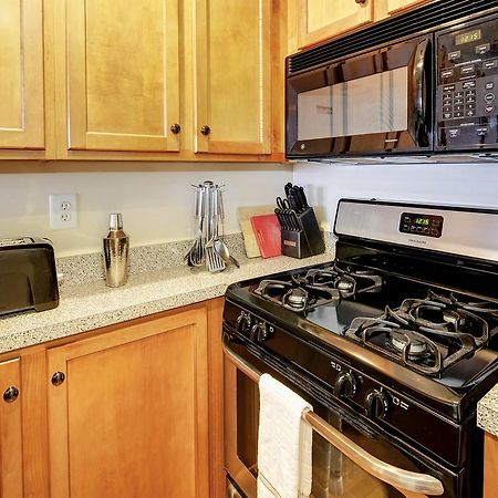 Restaurant Row Townhouse 2 King Bedrooms ルイスビル エクステリア 写真