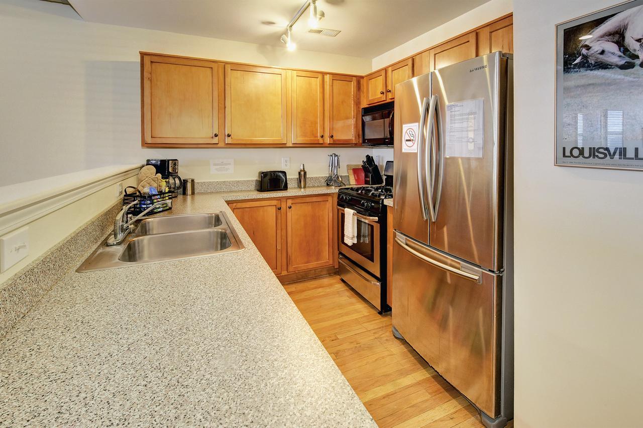 Restaurant Row Townhouse 2 King Bedrooms ルイスビル エクステリア 写真