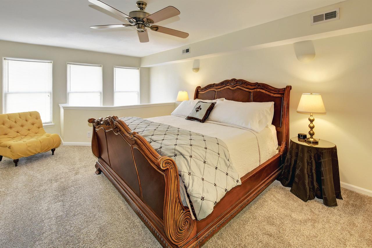 Restaurant Row Townhouse 2 King Bedrooms ルイスビル エクステリア 写真