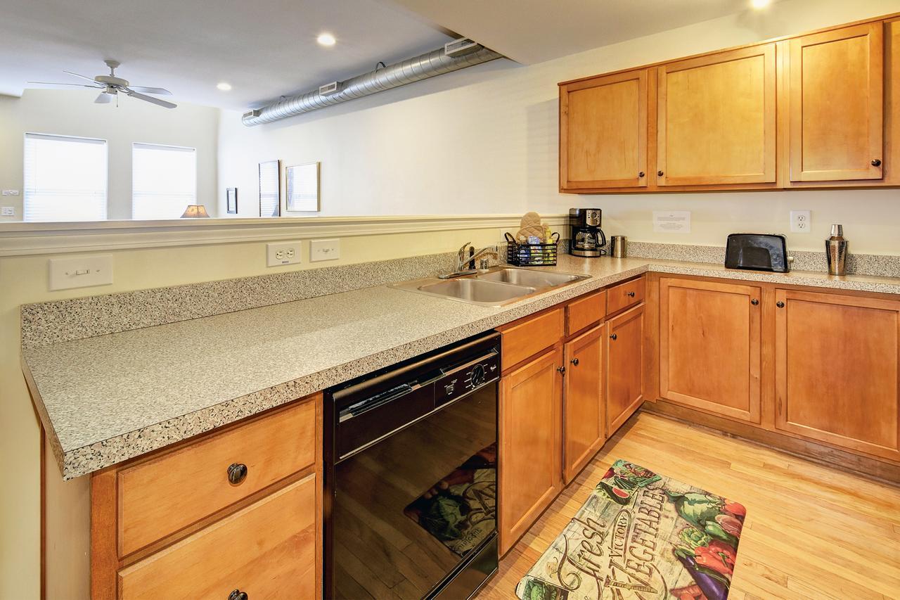Restaurant Row Townhouse 2 King Bedrooms ルイスビル エクステリア 写真