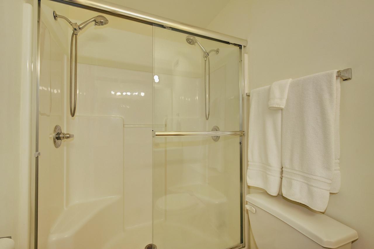 Restaurant Row Townhouse 2 King Bedrooms ルイスビル エクステリア 写真
